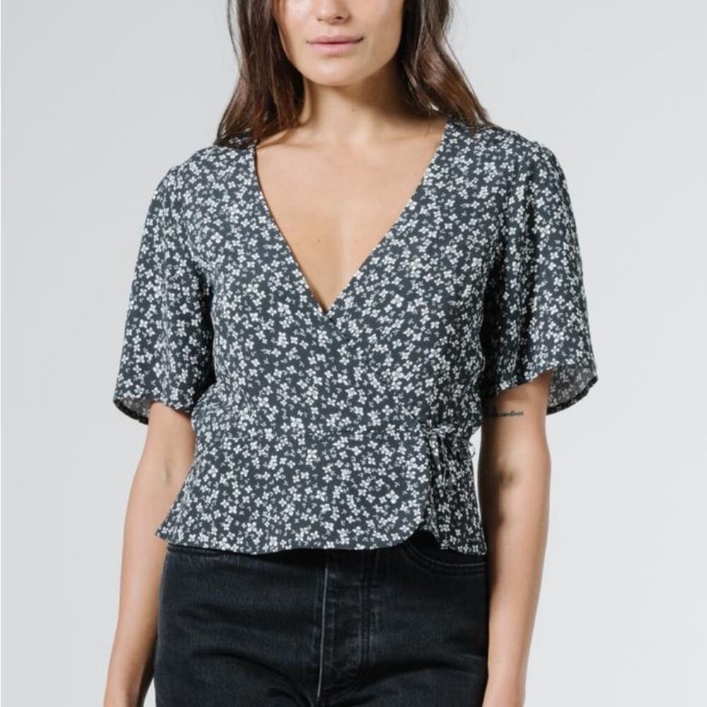 NWT Thrills co acacia‎ floral wrap blouse black sz XS